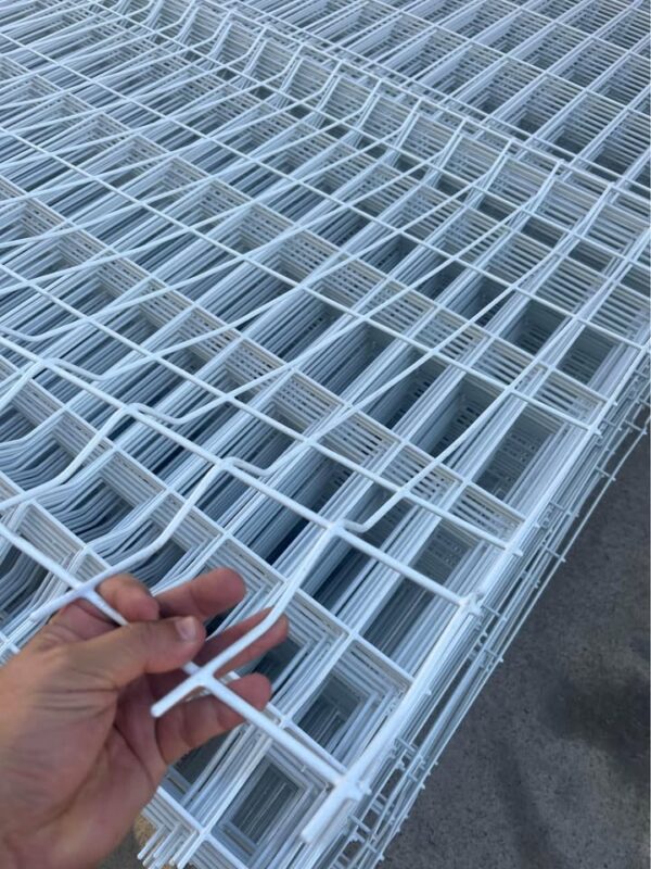 Malla Acmafor Revestida PVC 3D 2.5mt Ancho X 1.8mt Alto 5mm Apertura 7x20 BLANCA