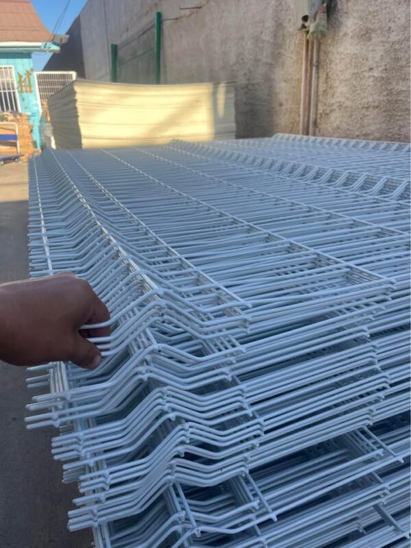 Malla Acmafor Revestida PVC 3D 2.5mt Ancho X 1.8mt Alto 5mm Apertura 7x20 BLANCA - Imagen 6
